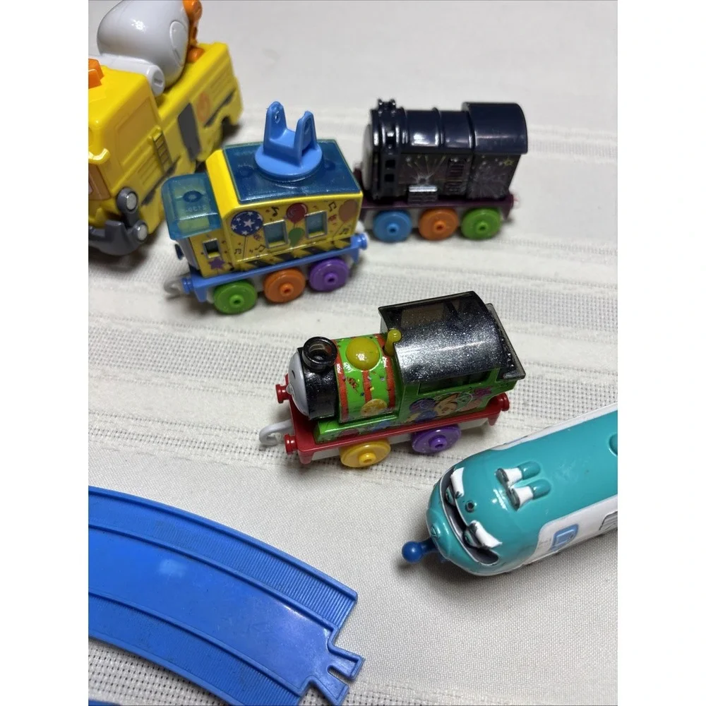 Vtg Thomas The Train Mixed Lot of 6 Engines & Cars Track & Others